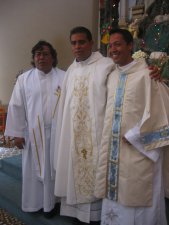 Padre Lino con el Padre Fausto y el Diácono Alejandro.