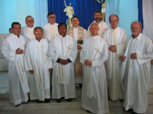 Los Sacerdotes que acompañaron al Padre Manuel en su Cantamisa.
