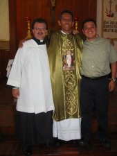 El Padre Mauro con Francesco y Jaime, Religiosos Seminaristas.
