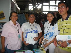 La Hermana Antonia (la primera a la izquierda) de las Misioneras de San Carlos.