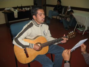 Cristihan de Amatitán, Jal.  cerró con broce de oro, interpretando una canción de un amigo no vidente.