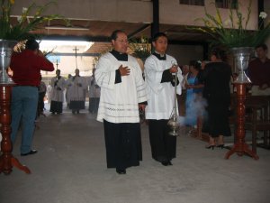 Los Novicios prestaron su servicio litúrgico, guiados por Martín.