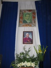 San Miguel Febres Cordero, titular del Templo Parroquial y el Beato juan Bautista Scalabrini, Fundador de los Misioneros de San Carlos y Padre de los Migrantes.