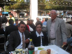 Los Padres del Padre Gerardo, Misionero en Sudáfrica, junto a una amistad.
