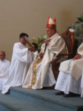 El Señor Obispo dio la homilia, explicando el sentido del Sacerdocio Católico.
