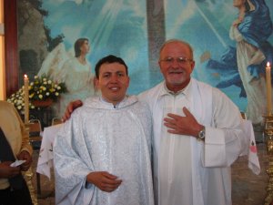 El Padre Manuel con el Padre Román.