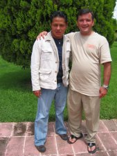 Juan Carlos del Estado de México con el Padre Fernando.