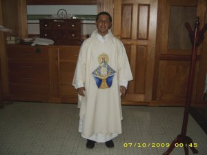 P. Juan Luis, cs listo para agradecer a Dios por su Vocación Misionera Sacerdotal.