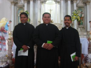 Alejandro, Víctor y Pablo: felices de haber consagrado su vida a Cristo Migrante y Misionero.