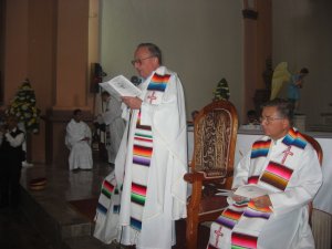 El Padre Provincial, Padre Antonio Tapparello,  interroga a Alejandro, Víctor y Pablo...