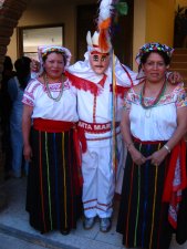 Los Grupos Folclóricos listos para amenizar la Fiesta.<br />
En la foto: un Grupo de Tlaxcala.